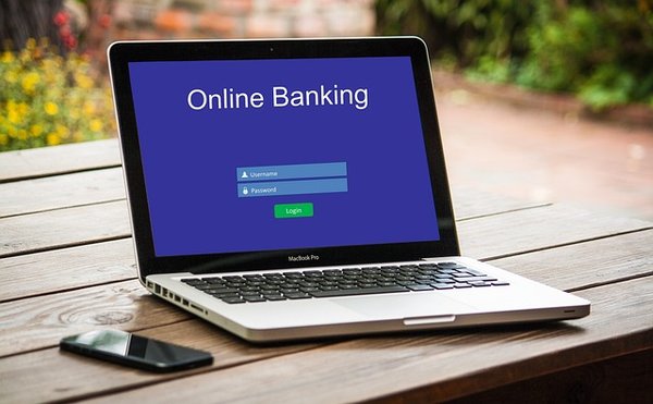 Comparatif neo-banques pro 2025 : laquelle choisir pour votre business ?